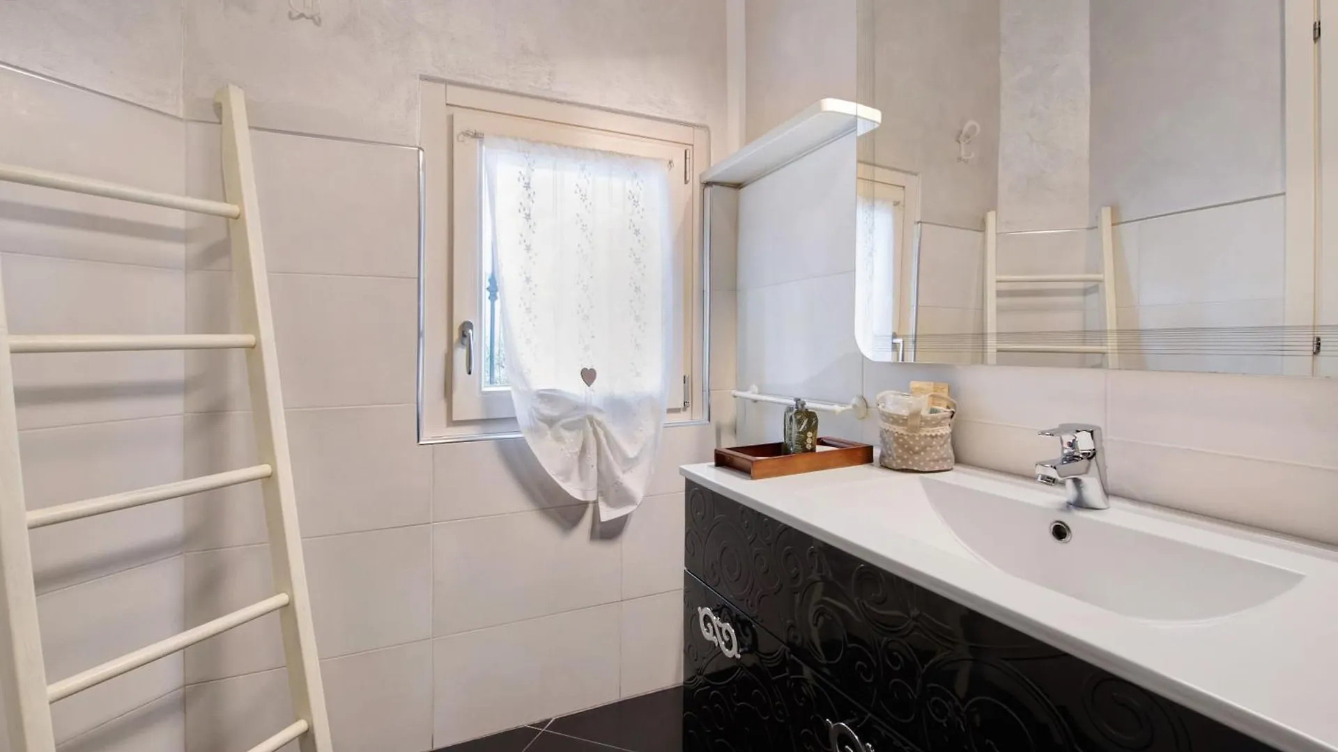 Villa La Baia سان فيليتْشي ديل بيناكو